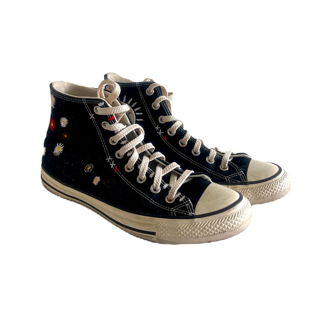 Sewn floral size 10 Converse